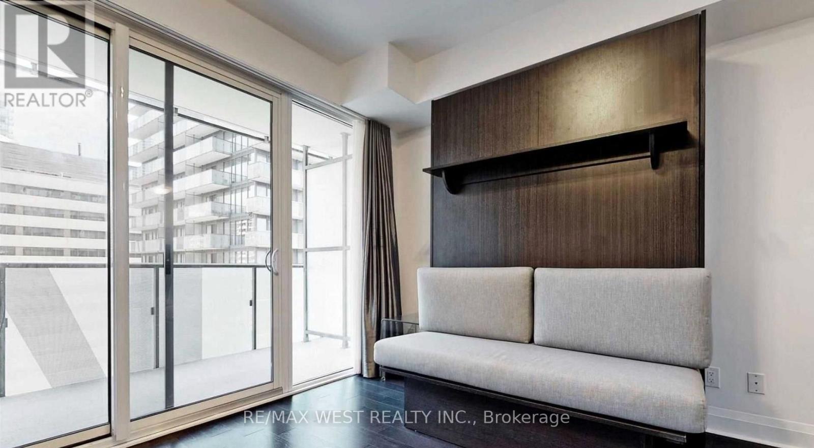 3210 - 65 ST MARY STREET