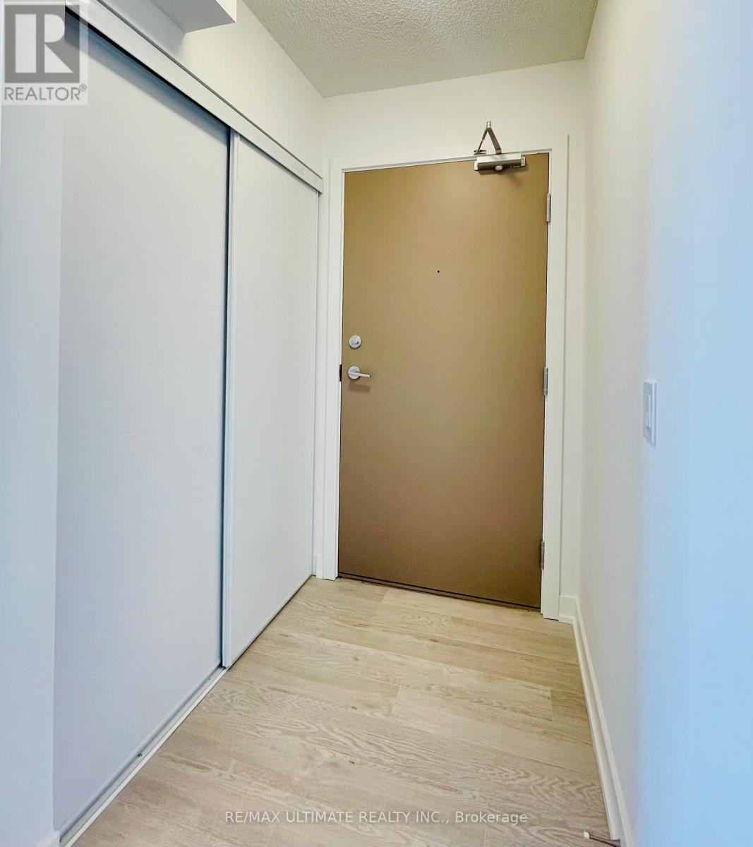 1401 - 1010 Sandy Beach Road, Pickering, Ontario  L1W 3V9 - Photo 2 - E12840480