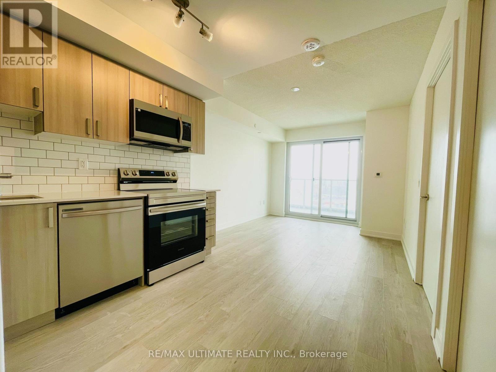 1401 - 1010 Sandy Beach Road, Pickering, Ontario  L1W 3V9 - Photo 3 - E12840480