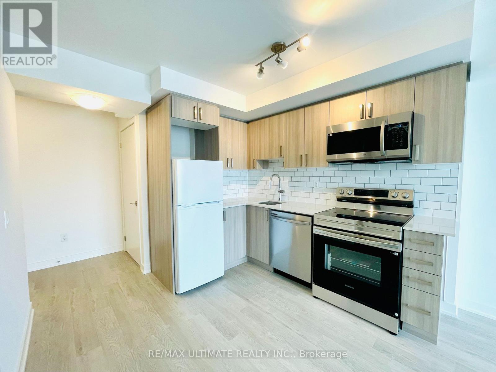 1401 - 1010 Sandy Beach Road, Pickering, Ontario  L1W 3V9 - Photo 5 - E12840480