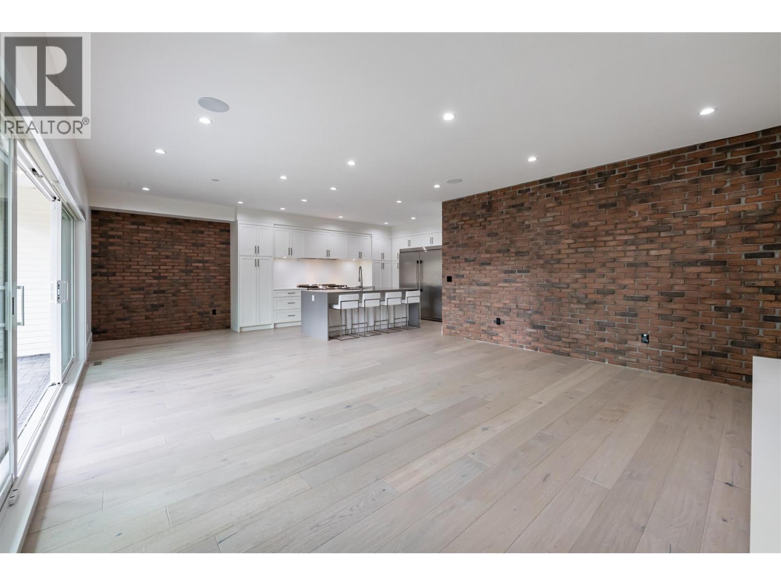 6220 Lochdale Street, Burnaby, British Columbia  V5B 2M5 - Photo 4 - R3094939