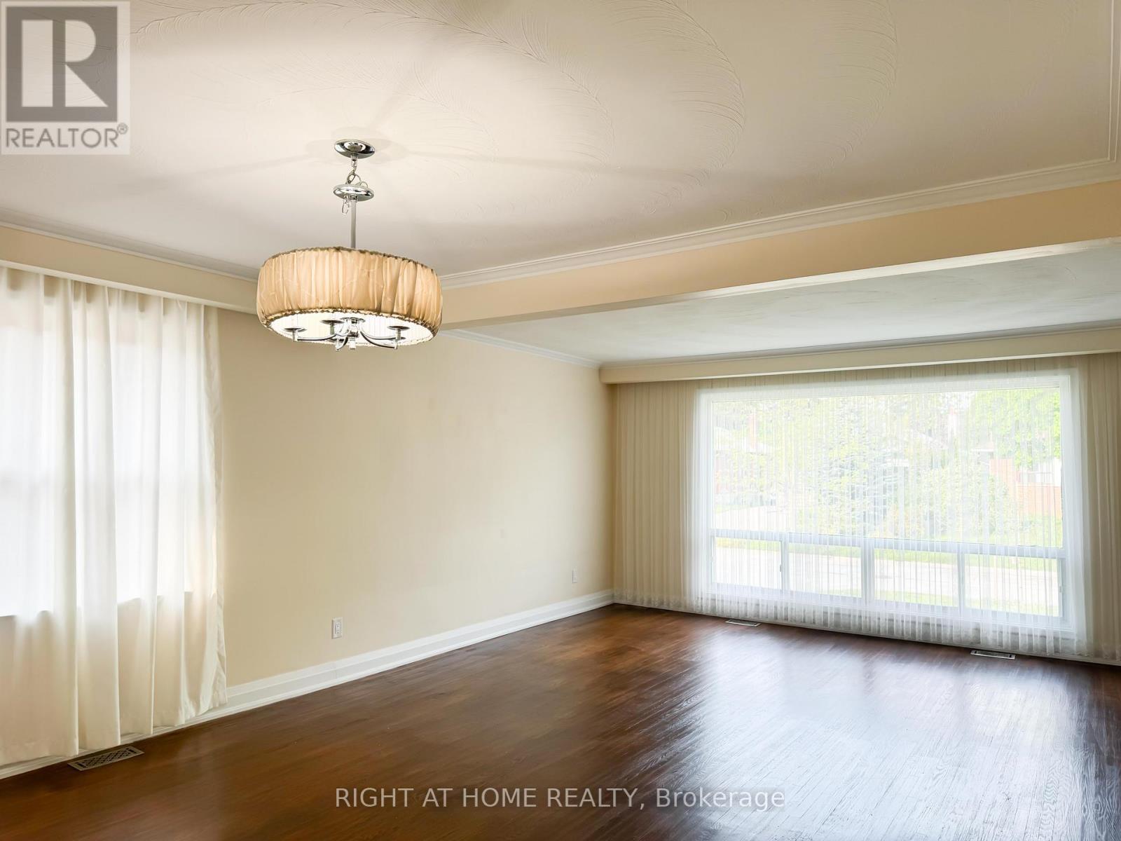 30 Northampton Drive, Toronto, Ontario  M9B 4S6 - Photo 4 - W12840526