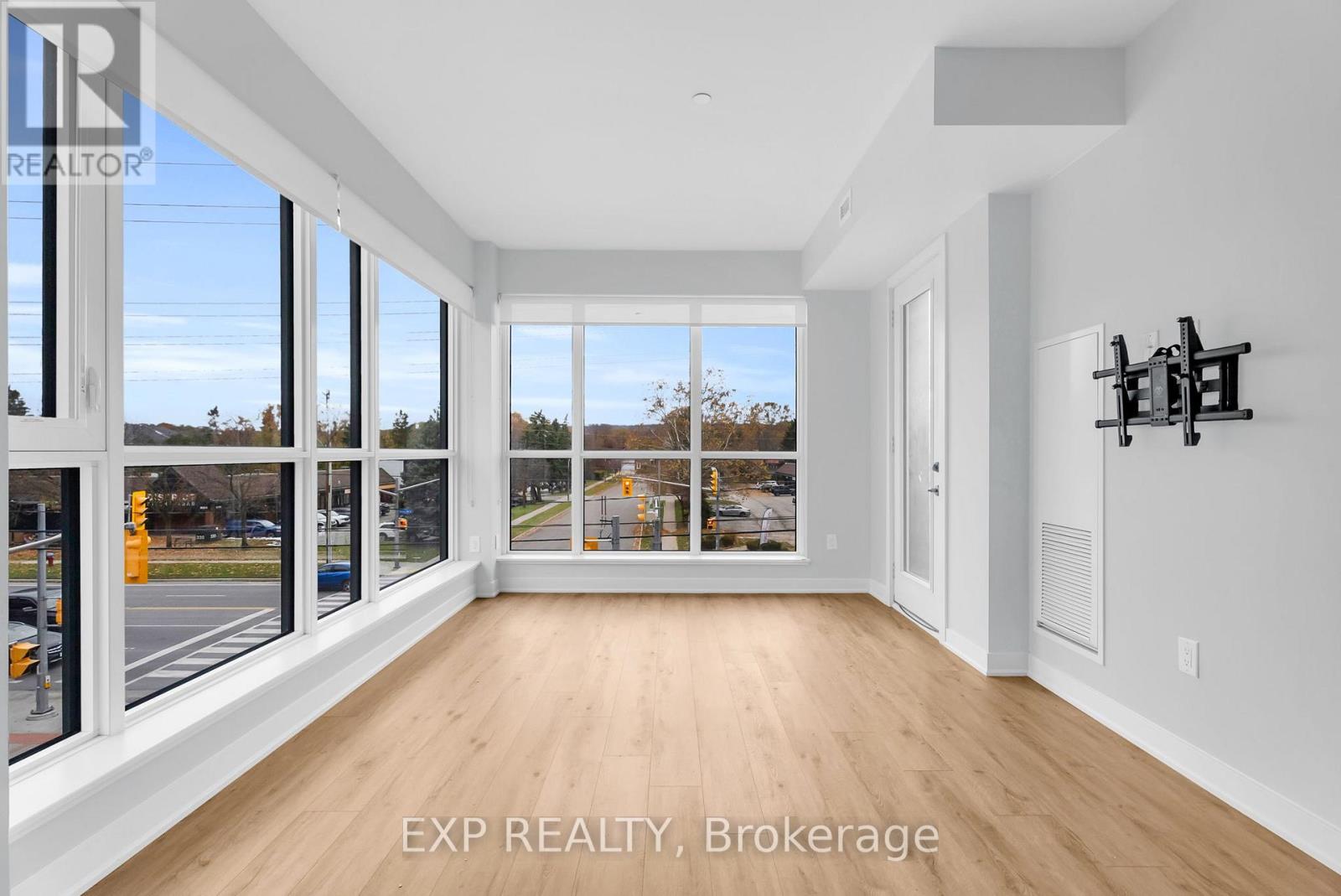 302 - 340 Plains Road E, Burlington (Lasalle), Ontario  L7T 0C2 - Photo 12 - W12840570