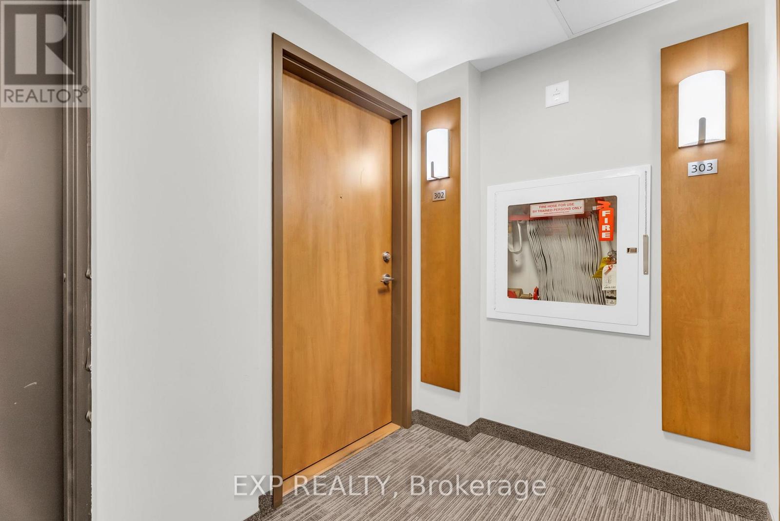 302 - 340 Plains Road E, Burlington (Lasalle), Ontario  L7T 0C2 - Photo 3 - W12840570