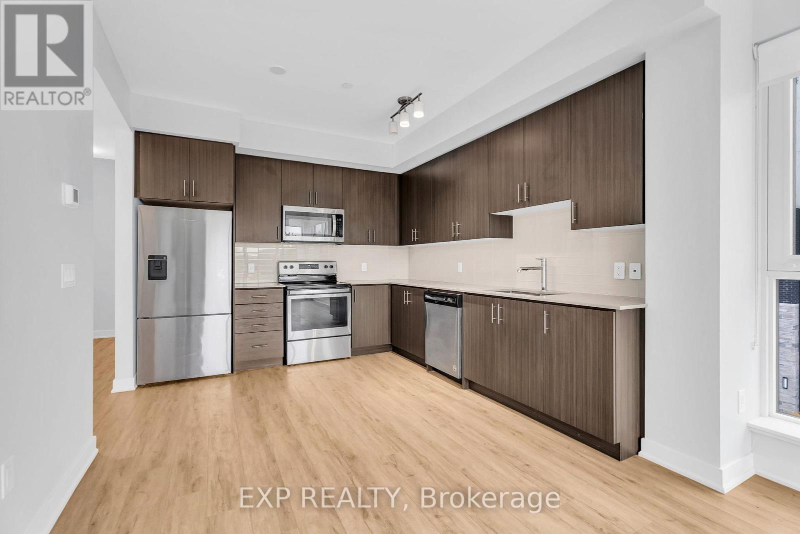 302 - 340 Plains Road E, Burlington (Lasalle), Ontario  L7T 0C2 - Photo 8 - W12840570