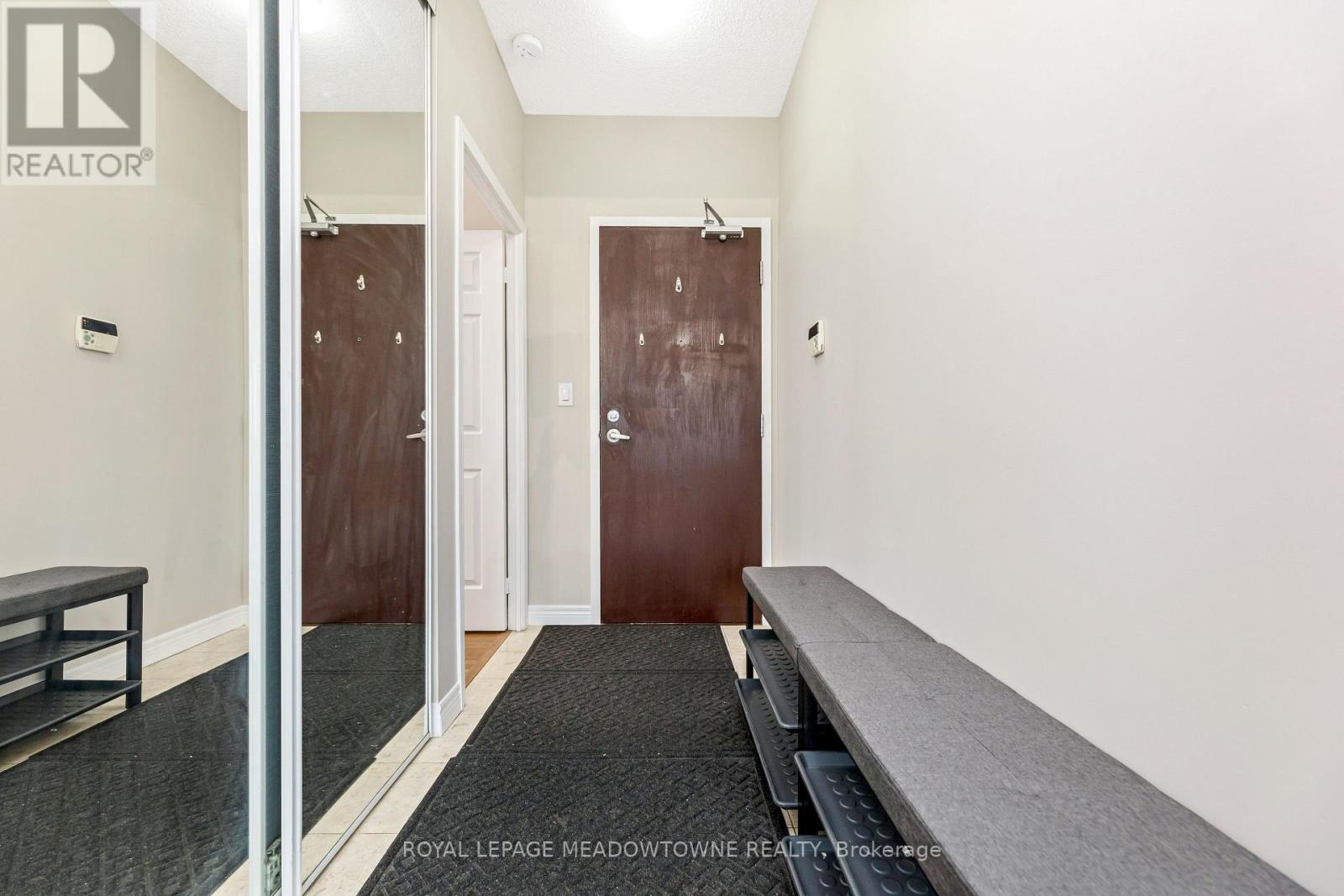 3303 - 208 Enfield Place, Mississauga, Ontario  L5B 0G8 - Photo 4 - W12840574
