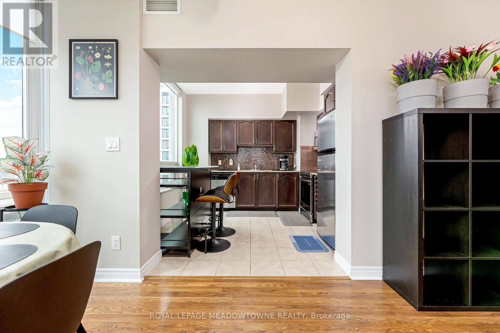 3303 - 208 Enfield Place, Mississauga, Ontario  L5B 0G8 - Photo 5 - W12840574