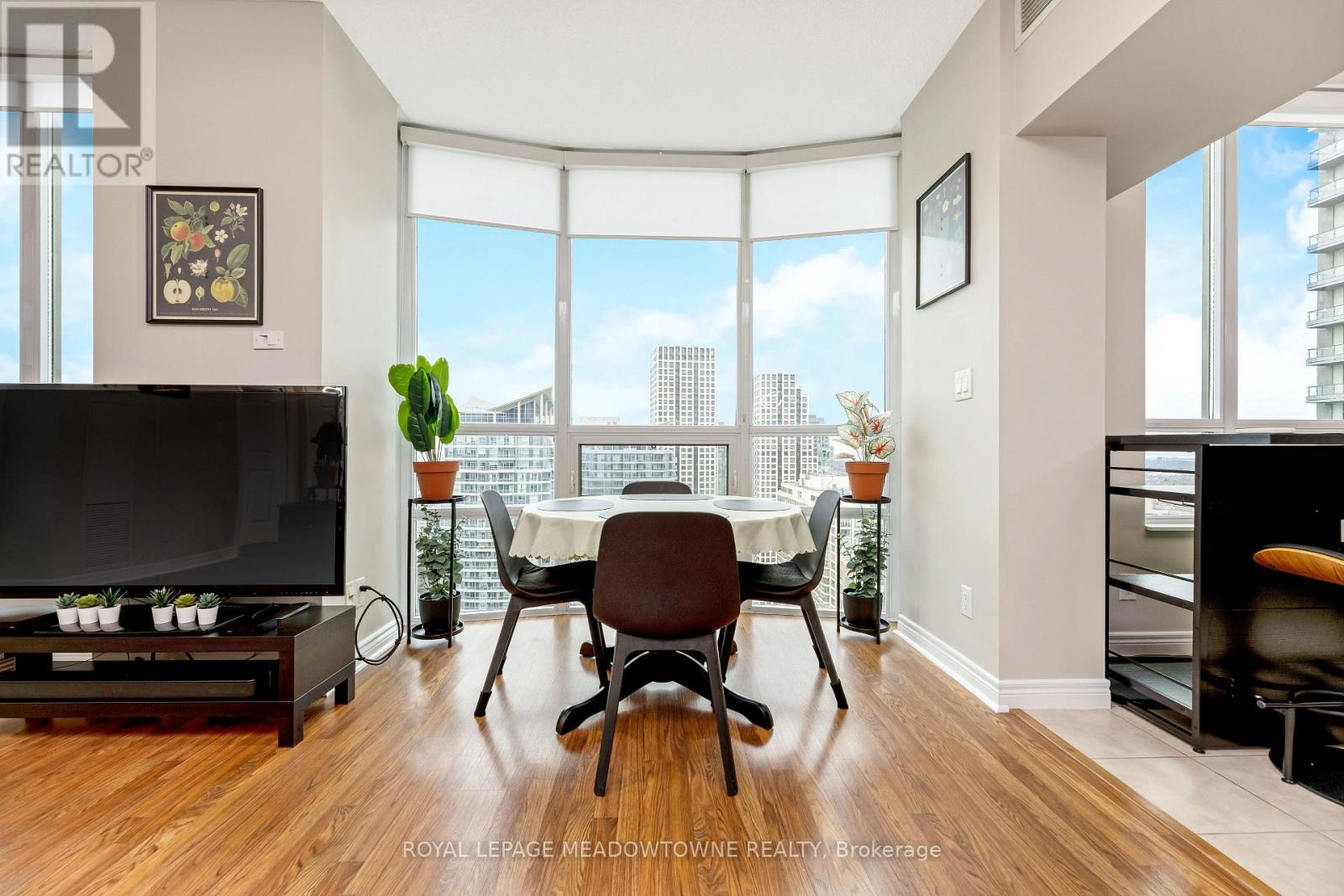 3303 - 208 Enfield Place, Mississauga, Ontario  L5B 0G8 - Photo 8 - W12840574