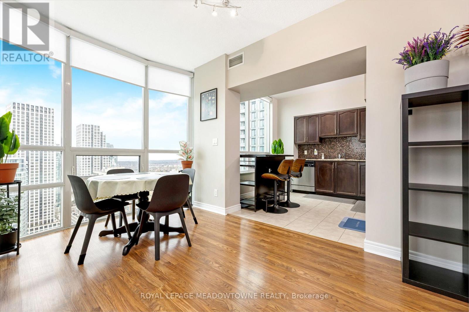 3303 - 208 Enfield Place, Mississauga, Ontario  L5B 0G8 - Photo 9 - W12840574