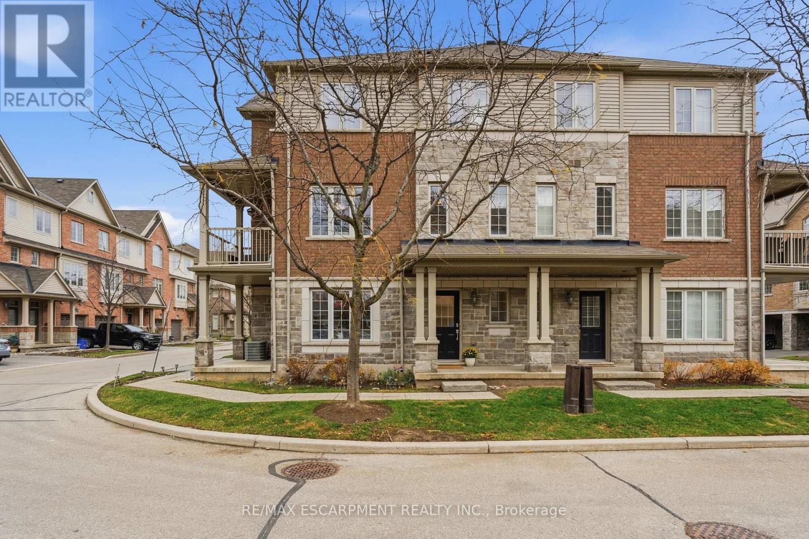 80 - 1401 Plains Road E, Burlington, Ontario  L7R 0C2 - Photo 2 - W12840576