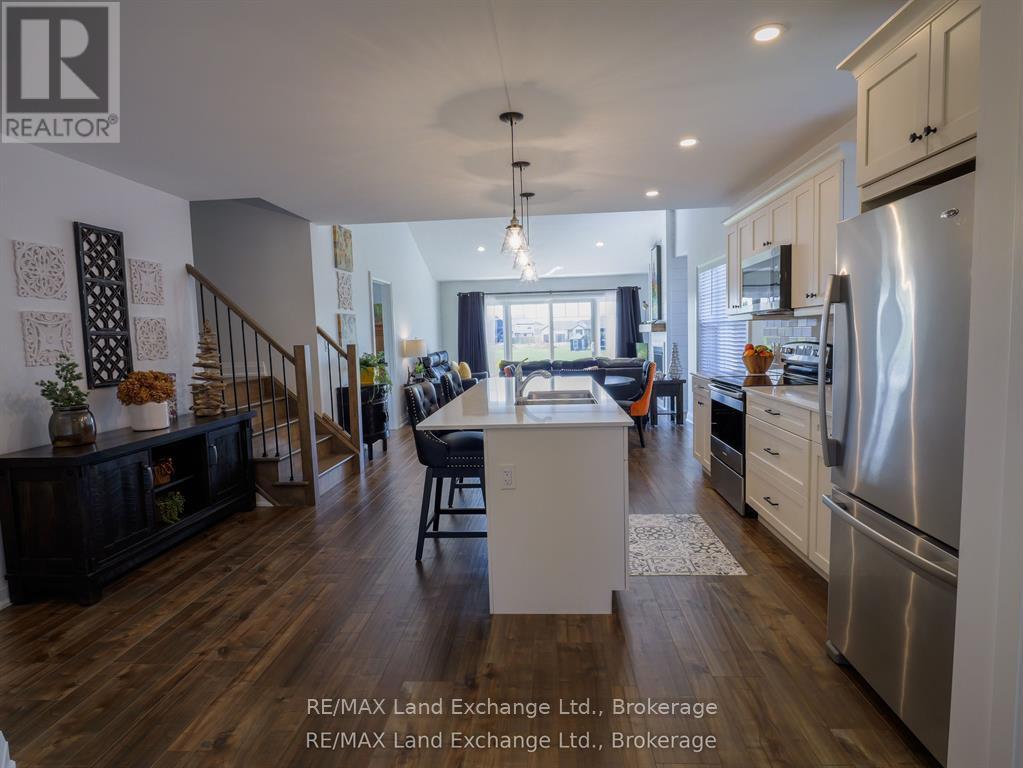 2 Fairway Lane, Saugeen Shores, Ontario N0H 2C3 - Photo 2 - X12770236