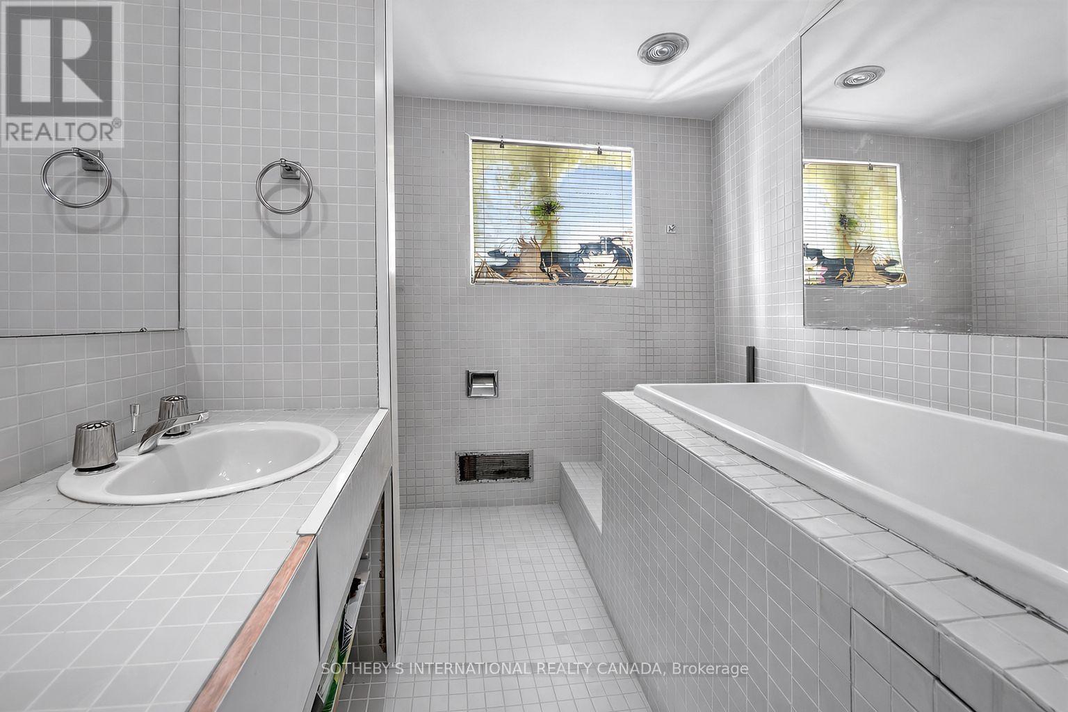 10 Gardiner Road, Toronto, Ontario  M5P 3B3 - Photo 19 - C12827556