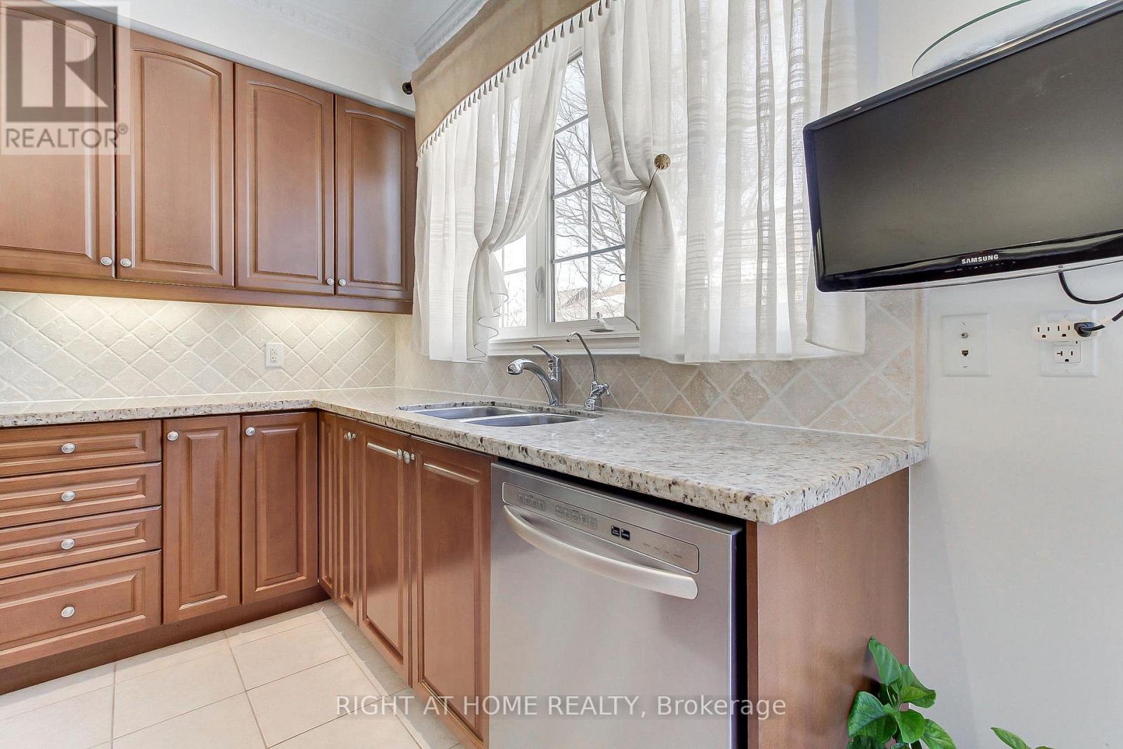 8 Sweet Anna Court, Vaughan, Ontario L6A 4E3 - Photo 10 - N12839966