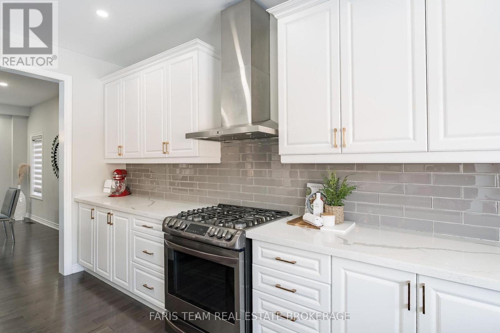 944 Larter Street, Innisfil, Ontario  L9S 0N4 - Photo 7 - N12834682