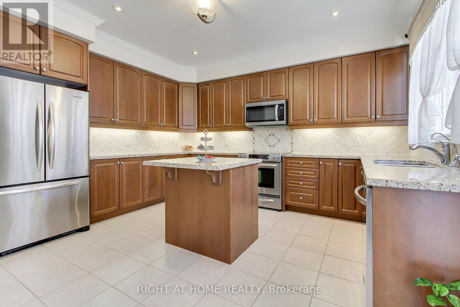 8 Sweet Anna Court, Vaughan, Ontario L6A 4E3 - Photo 9 - N12839966