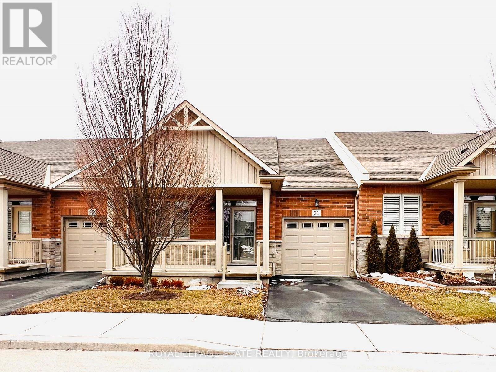 21 FINTON LANE, Hamilton, Ontario