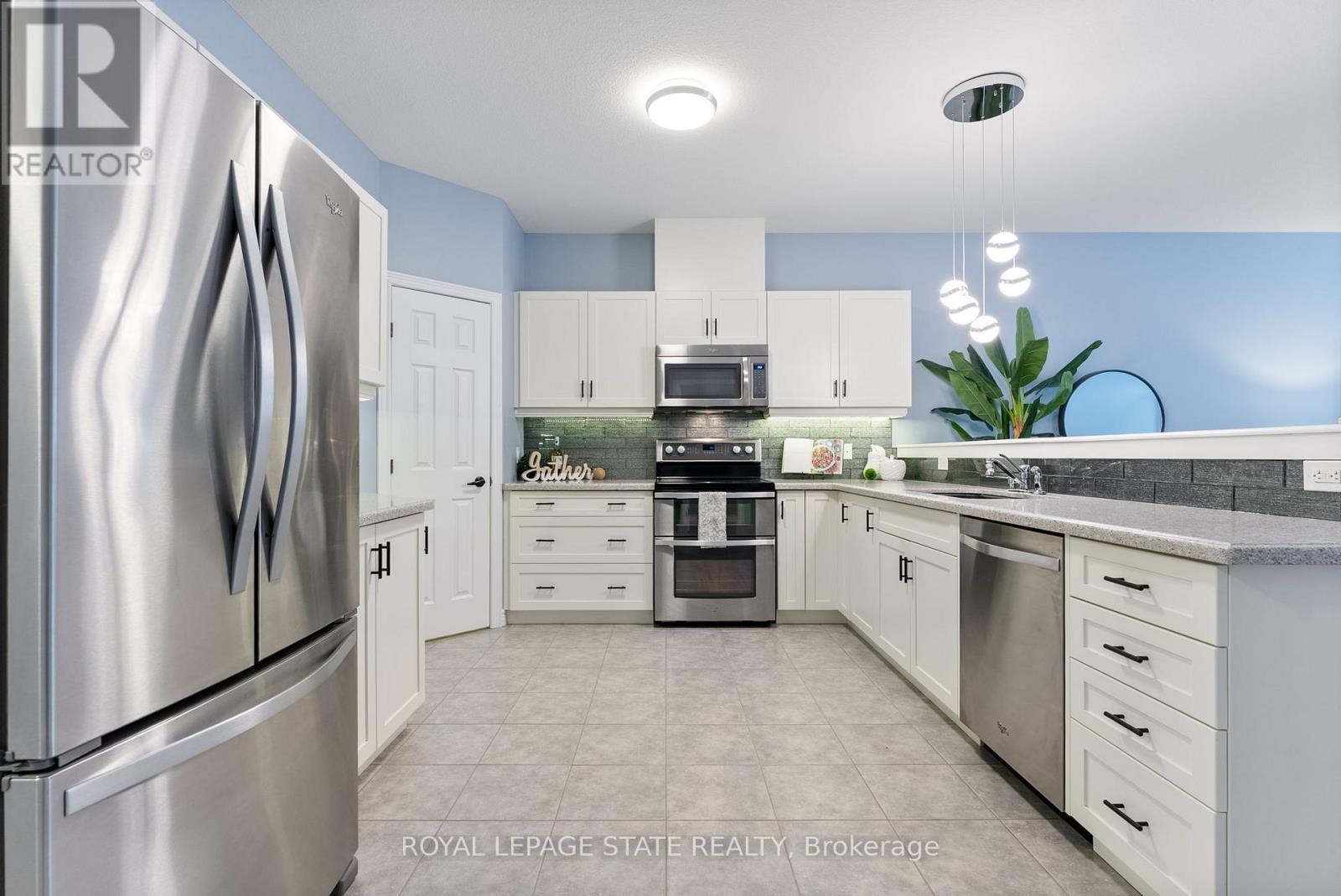 21 Finton Lane, Hamilton, Ontario  L0R 1C0 - Photo 5 - X12840464