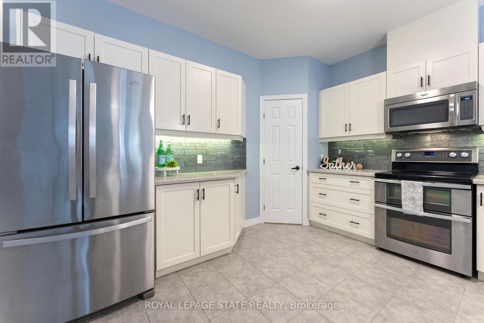 21 Finton Lane, Hamilton, Ontario  L0R 1C0 - Photo 7 - X12840464