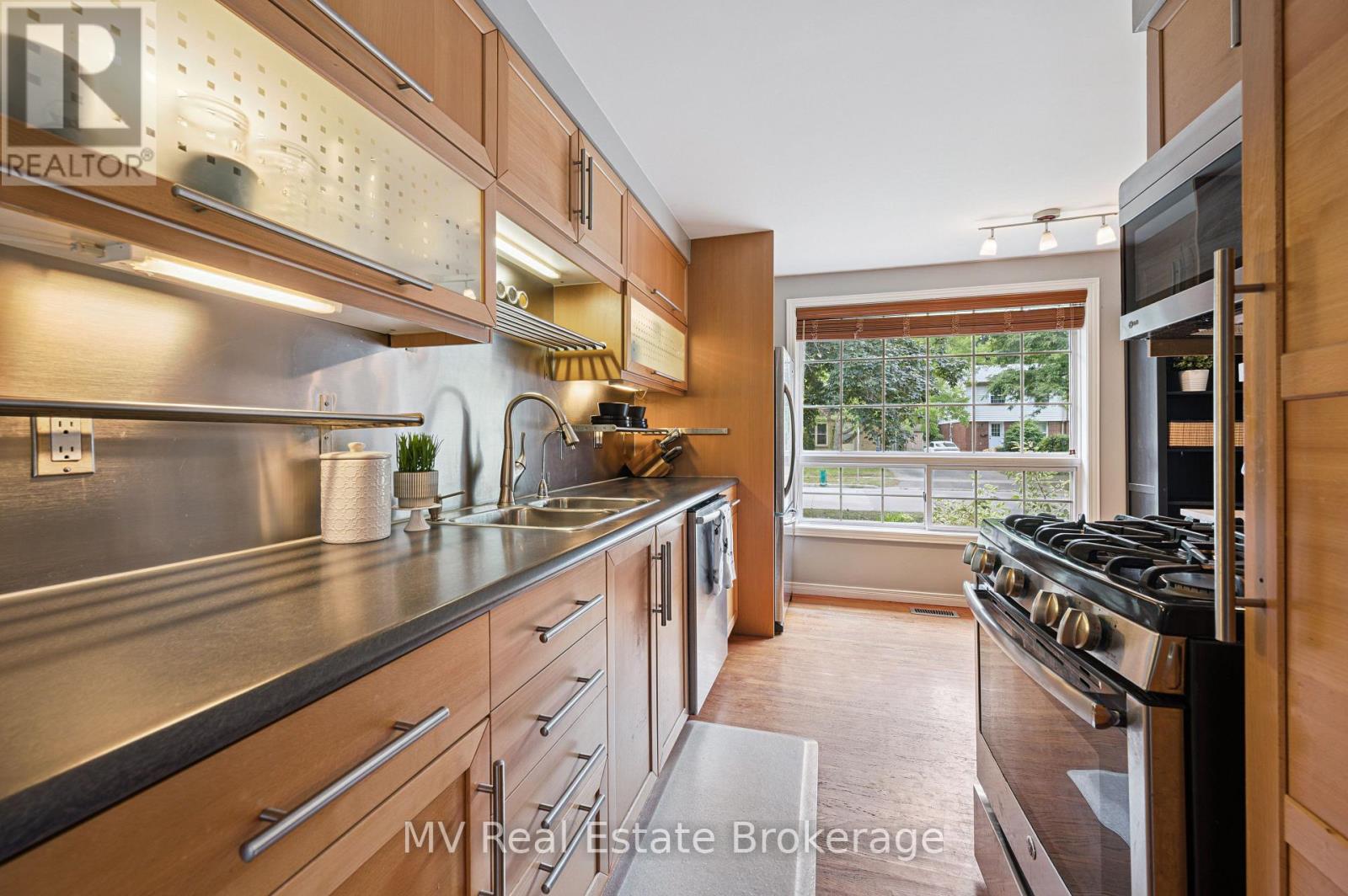 434b Dunvegan Drive, Waterloo, Ontario  N2K 2C7 - Photo 10 - X12840628