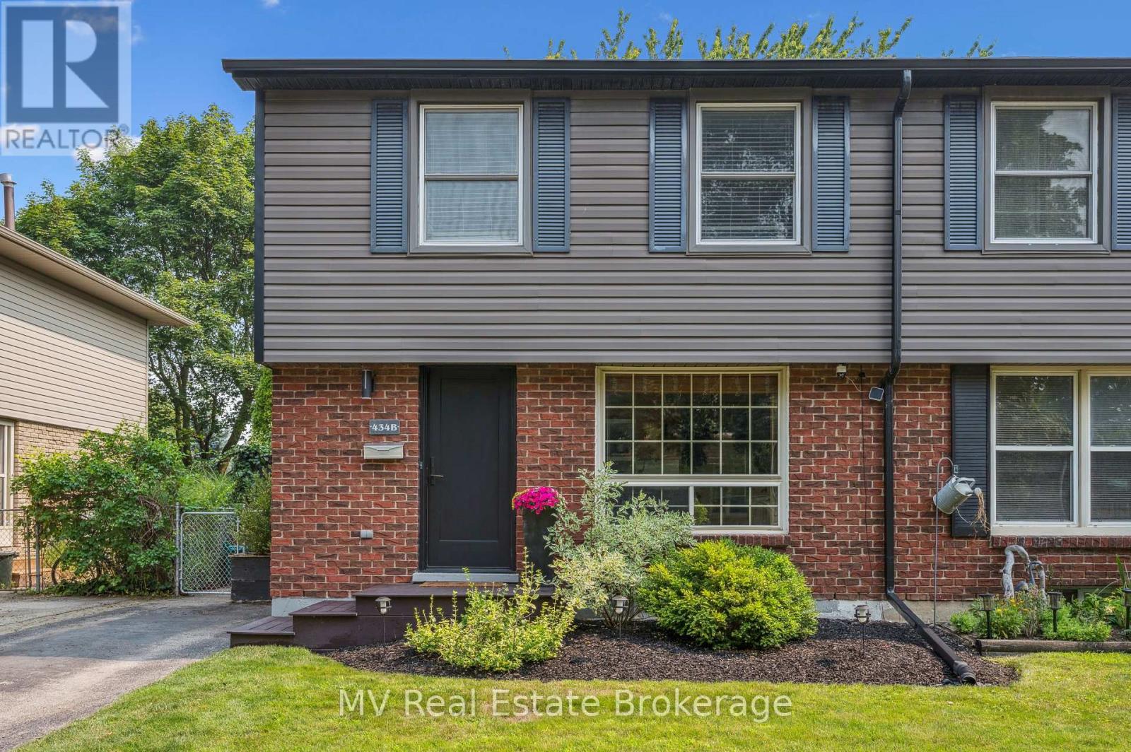 434b Dunvegan Drive, Waterloo, Ontario  N2K 2C7 - Photo 2 - X12840628