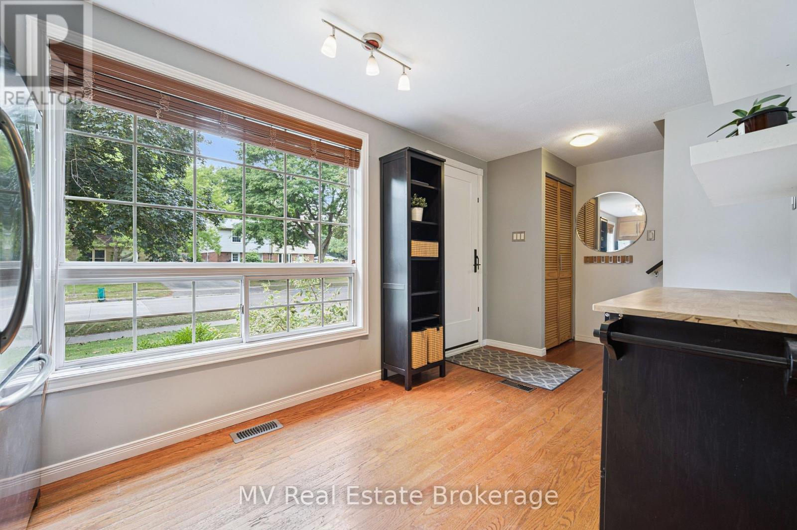 434b Dunvegan Drive, Waterloo, Ontario  N2K 2C7 - Photo 8 - X12840628