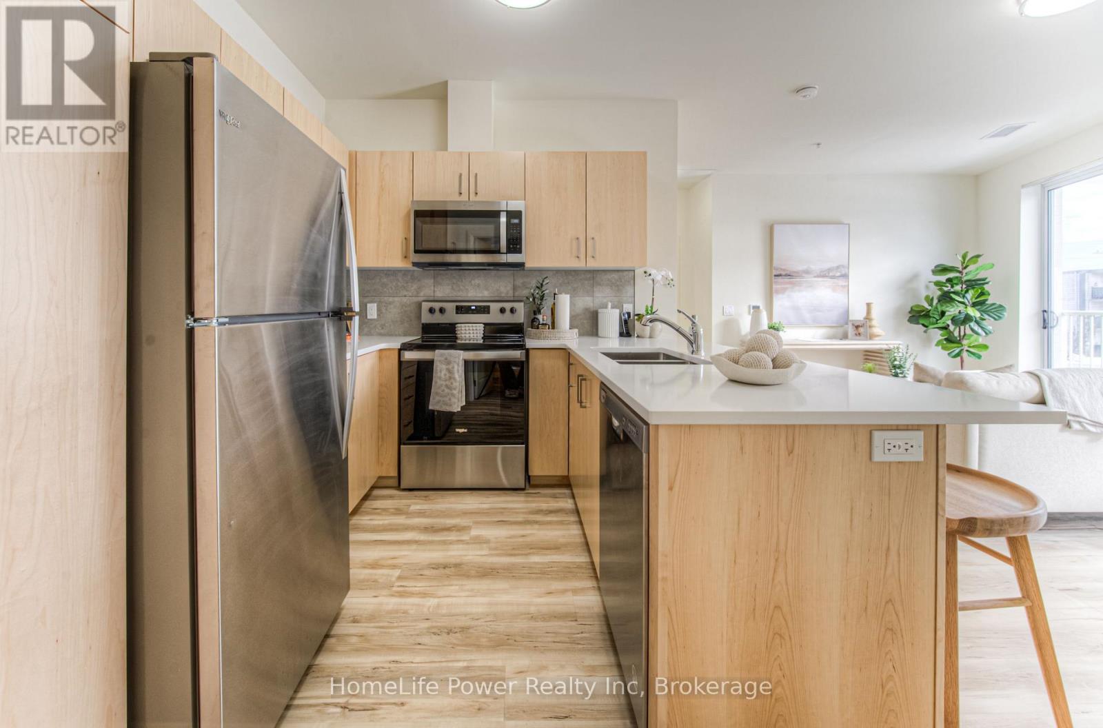 405 - 301 Westmount Road, Kitchener, Ontario  N2M 5M9 - Photo 3 - X12840696