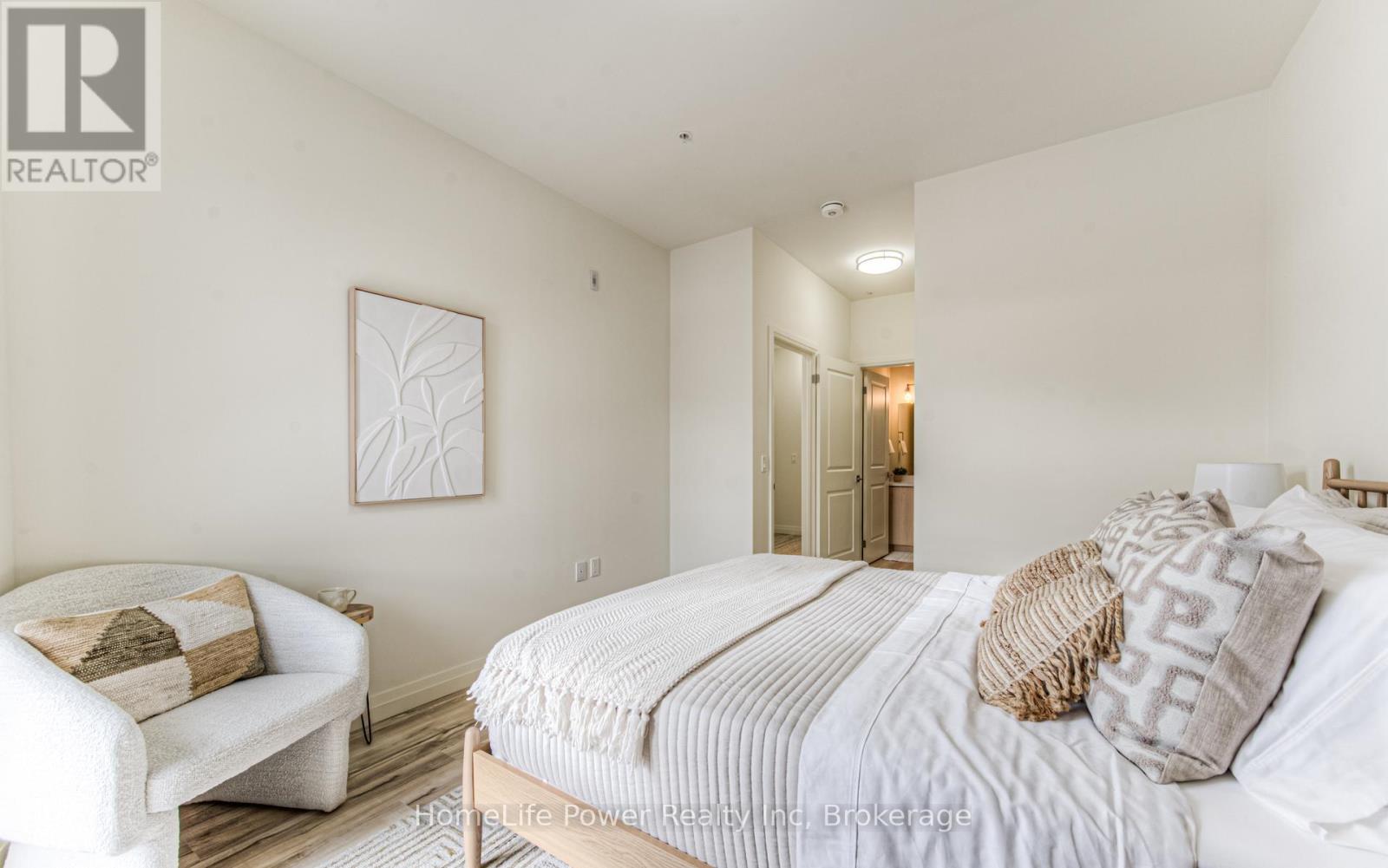 405 - 301 Westmount Road, Kitchener, Ontario  N2M 5M9 - Photo 4 - X12840696