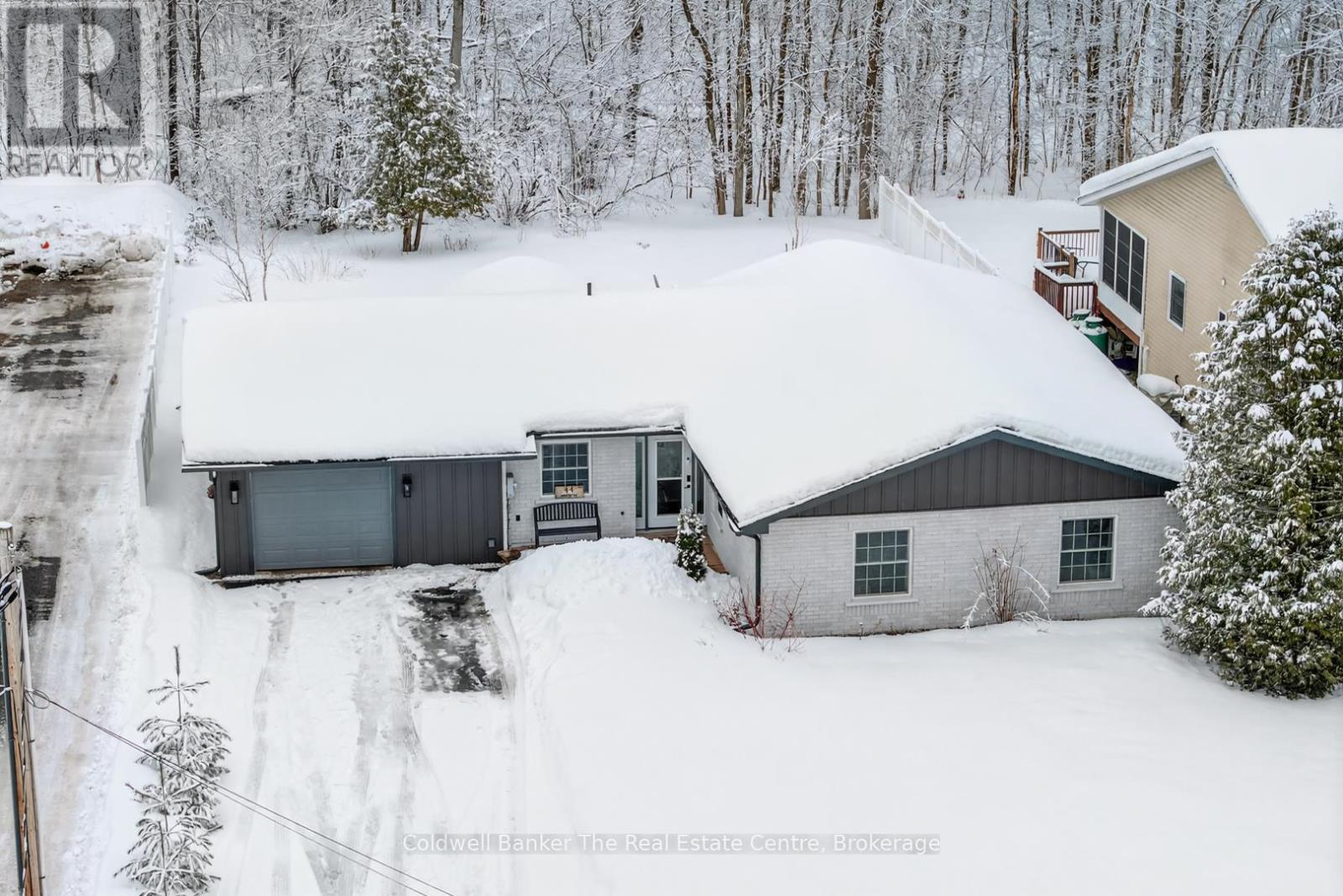 44 Anson Street, Minden Hills, Ontario  K0M 2K0 - Photo 2 - X12840726