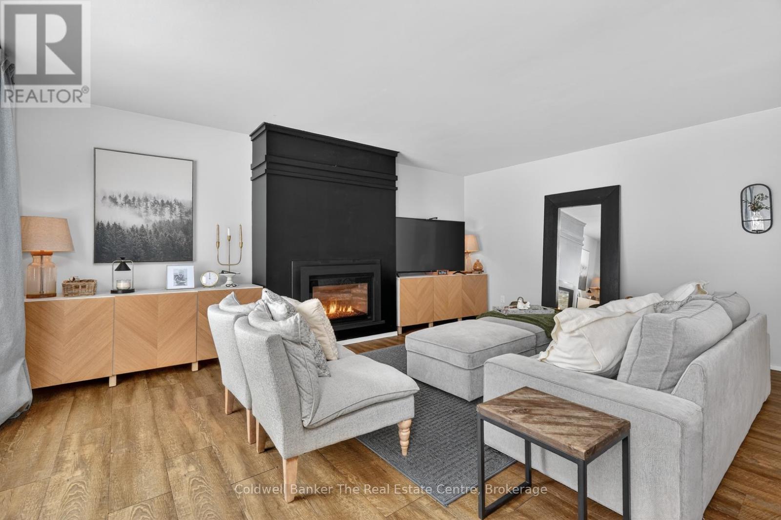 44 Anson Street, Minden Hills, Ontario  K0M 2K0 - Photo 9 - X12840726