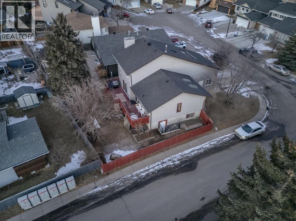 48 Castleglen Court Ne, Calgary, Alberta  t3j 2b8 - Photo 3 - A2284575