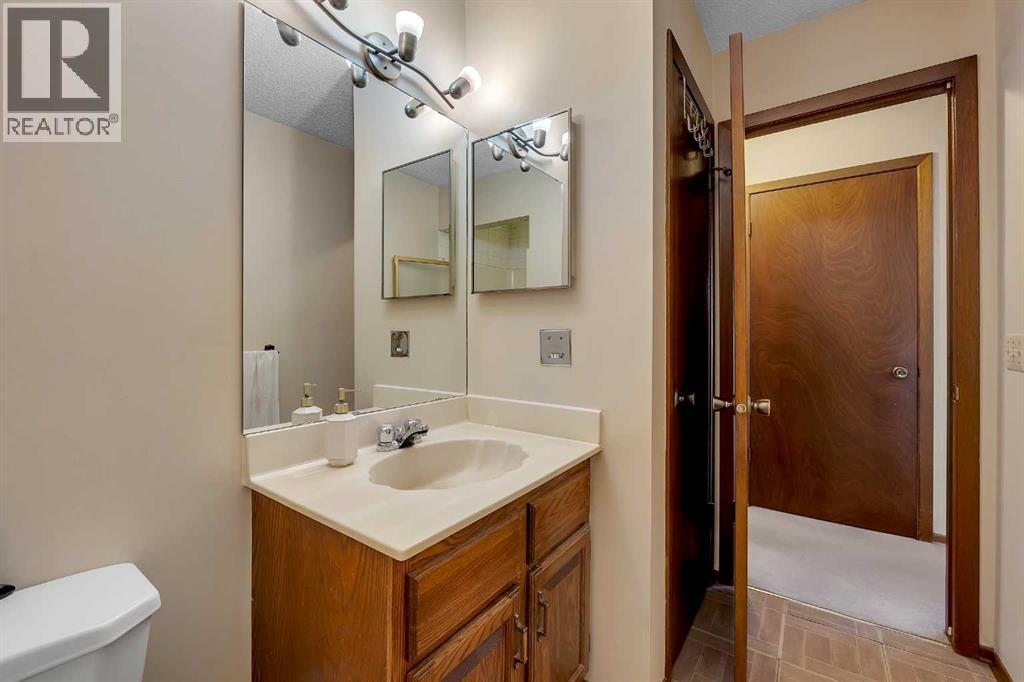 48 Castleglen Court Ne, Calgary, Alberta  t3j 2b8 - Photo 19 - A2284575