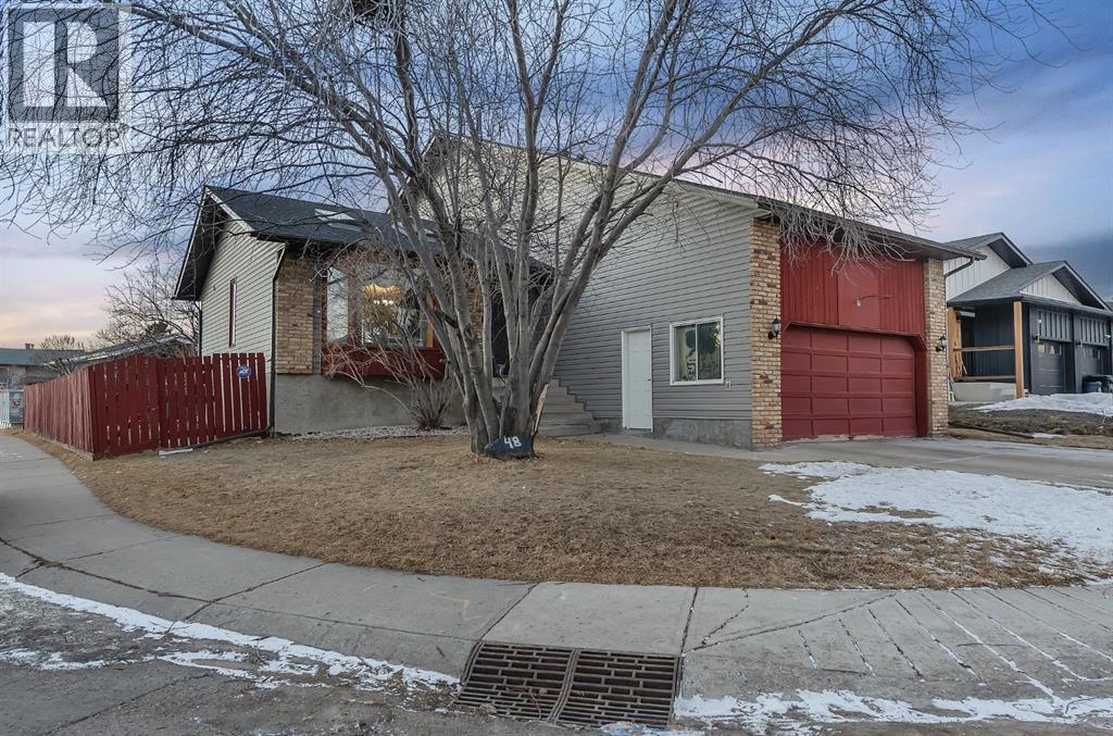 48 Castleglen Court Ne, Calgary, Alberta  t3j 2b8 - Photo 2 - A2284575
