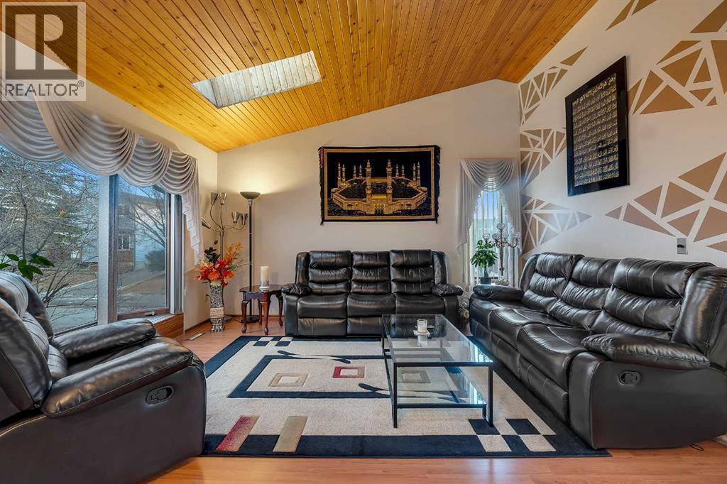 48 Castleglen Court Ne, Calgary, Alberta  t3j 2b8 - Photo 5 - A2284575