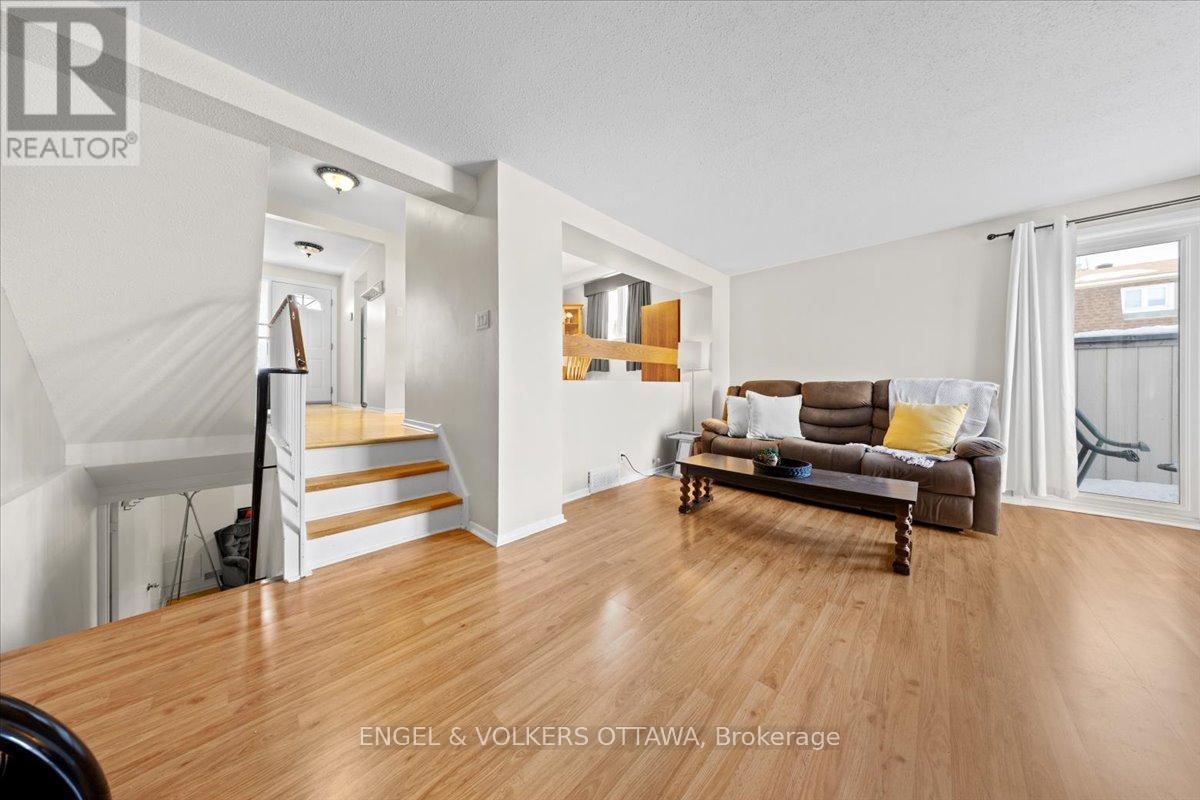 A - 1753 Lamoureux Drive, Ottawa, Ontario  K1E 2N3 - Photo 12 - X12840736