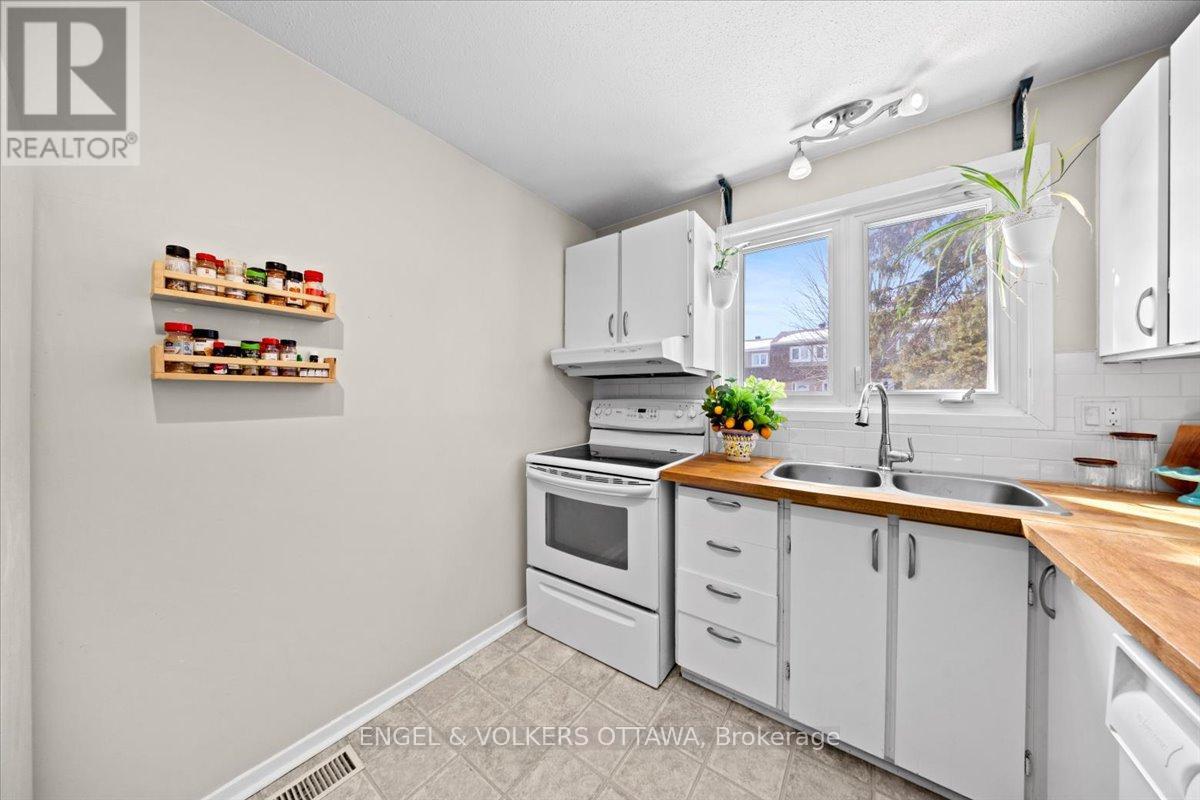 A - 1753 Lamoureux Drive, Ottawa, Ontario  K1E 2N3 - Photo 5 - X12840736