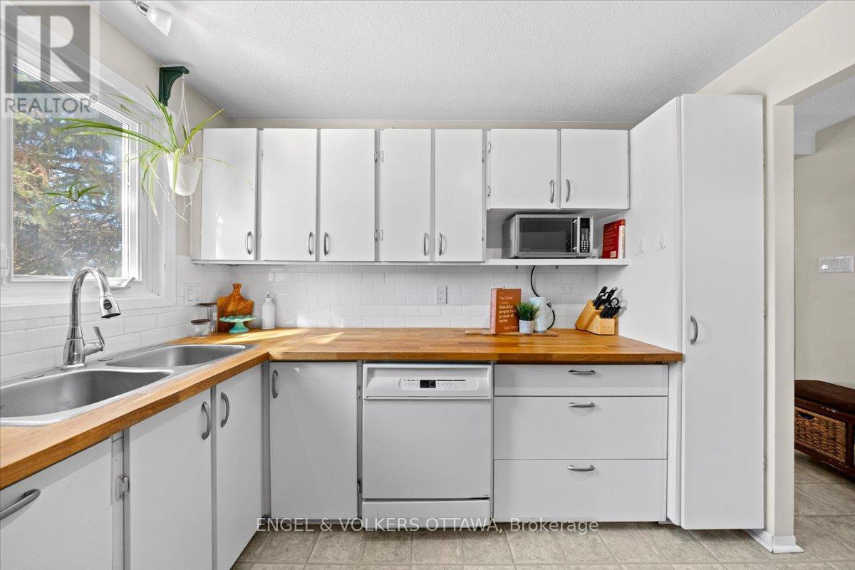 A - 1753 Lamoureux Drive, Ottawa, Ontario  K1E 2N3 - Photo 7 - X12840736