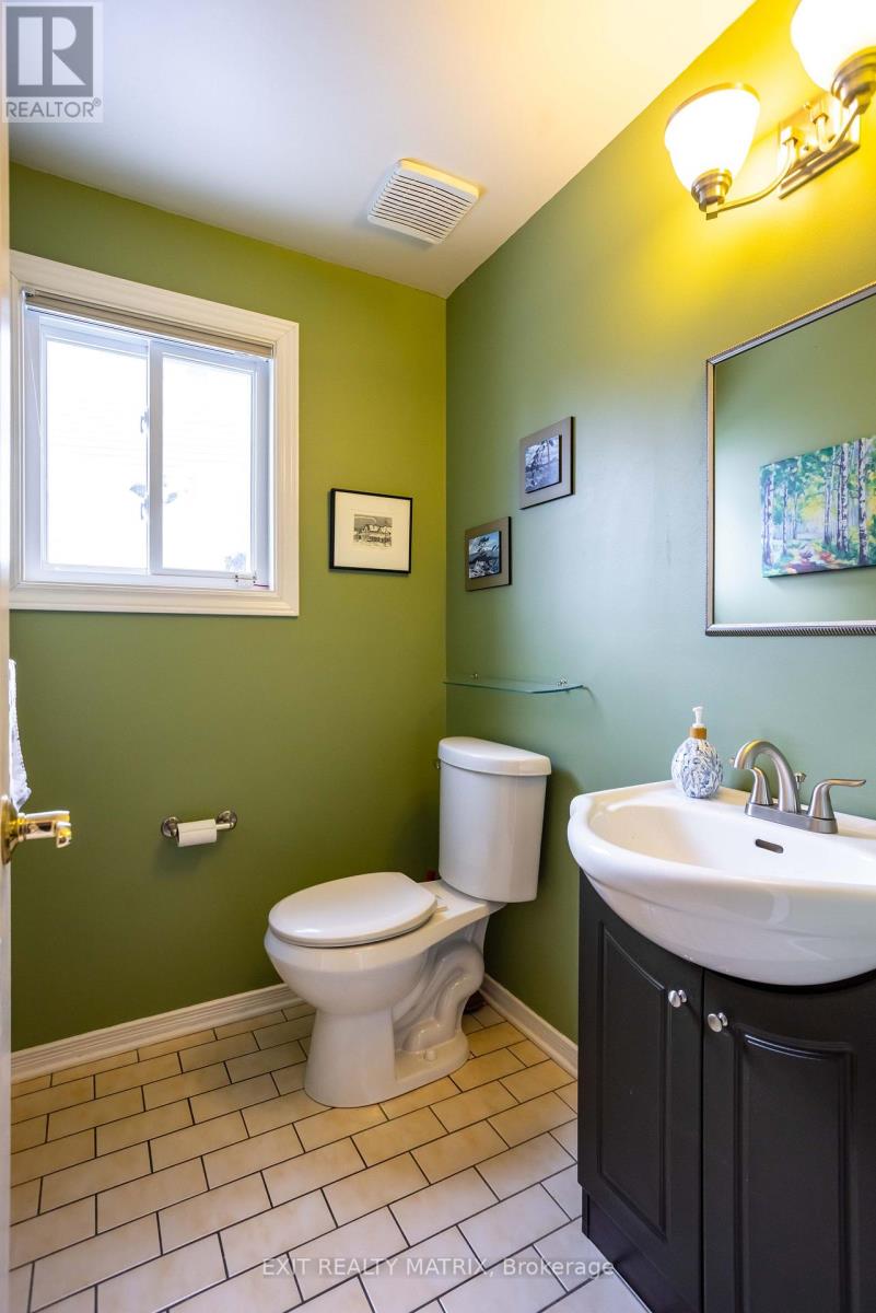 1879 Rosewind Court, Ottawa, Ontario  K1C 7E3 - Photo 7 - X12840764