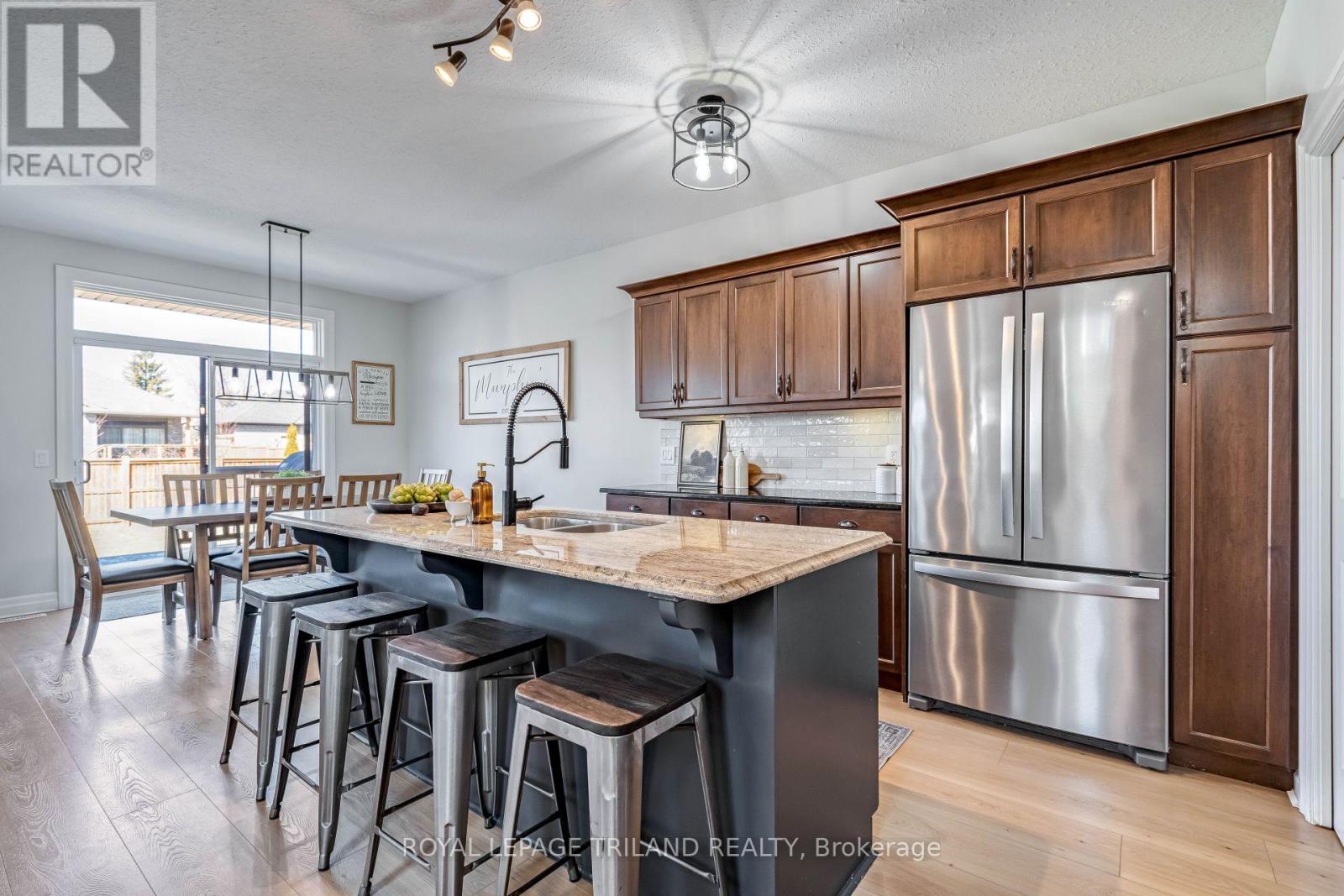 706 Bennett Crescent, Strathroy-Caradoc, Ontario  N0L 1W0 - Photo 12 - X12838618