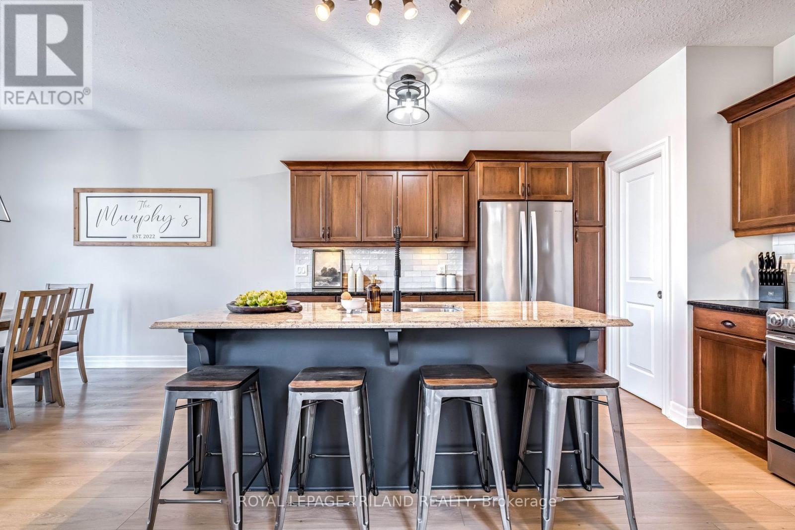 706 Bennett Crescent, Strathroy-Caradoc, Ontario  N0L 1W0 - Photo 13 - X12838618