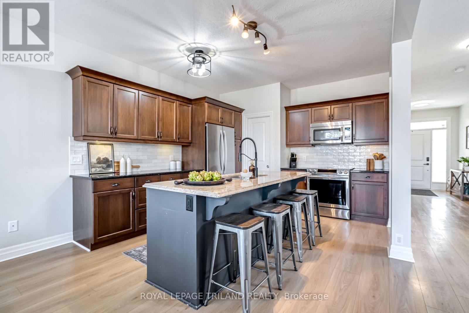 706 Bennett Crescent, Strathroy-Caradoc, Ontario  N0L 1W0 - Photo 14 - X12838618