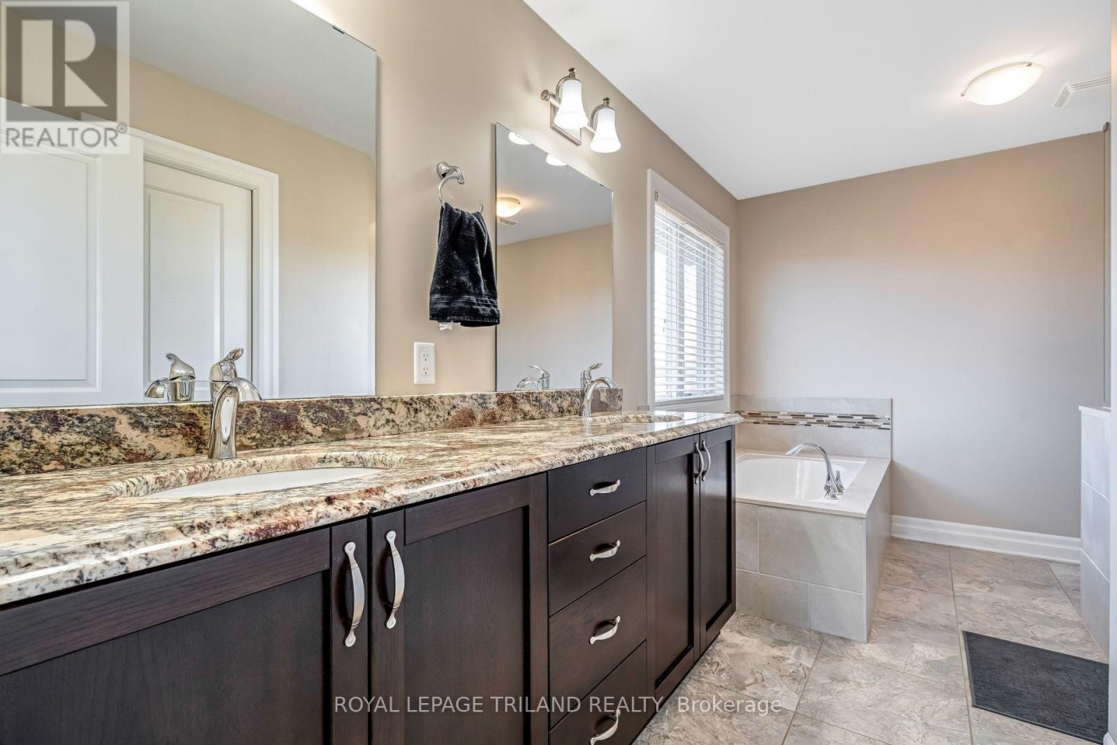 706 Bennett Crescent, Strathroy-Caradoc, Ontario  N0L 1W0 - Photo 26 - X12838618