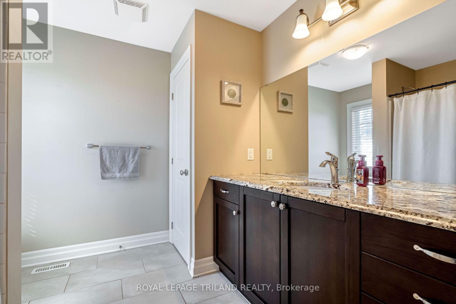 706 Bennett Crescent, Strathroy-Caradoc, Ontario  N0L 1W0 - Photo 32 - X12838618