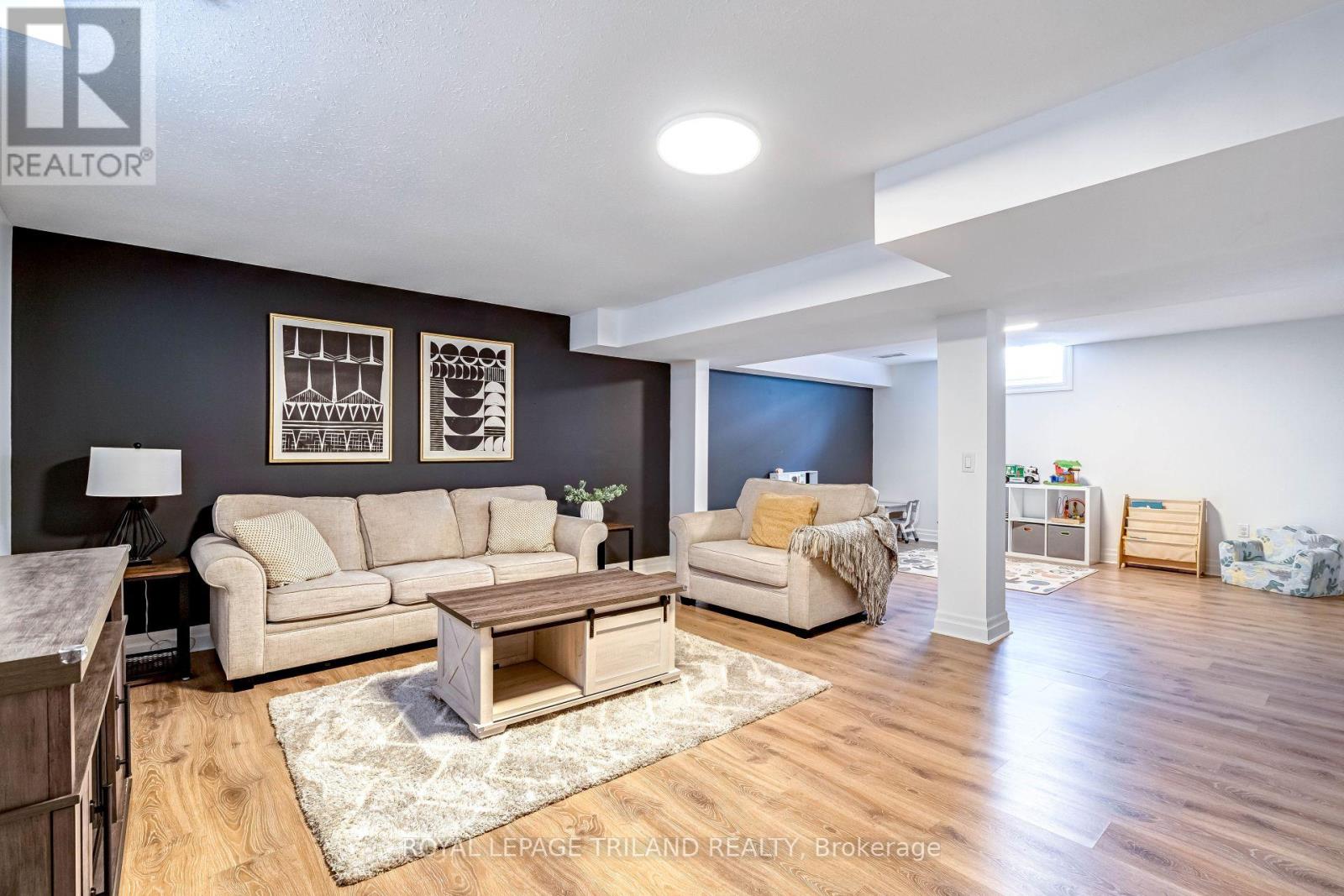 706 Bennett Crescent, Strathroy-Caradoc, Ontario  N0L 1W0 - Photo 35 - X12838618