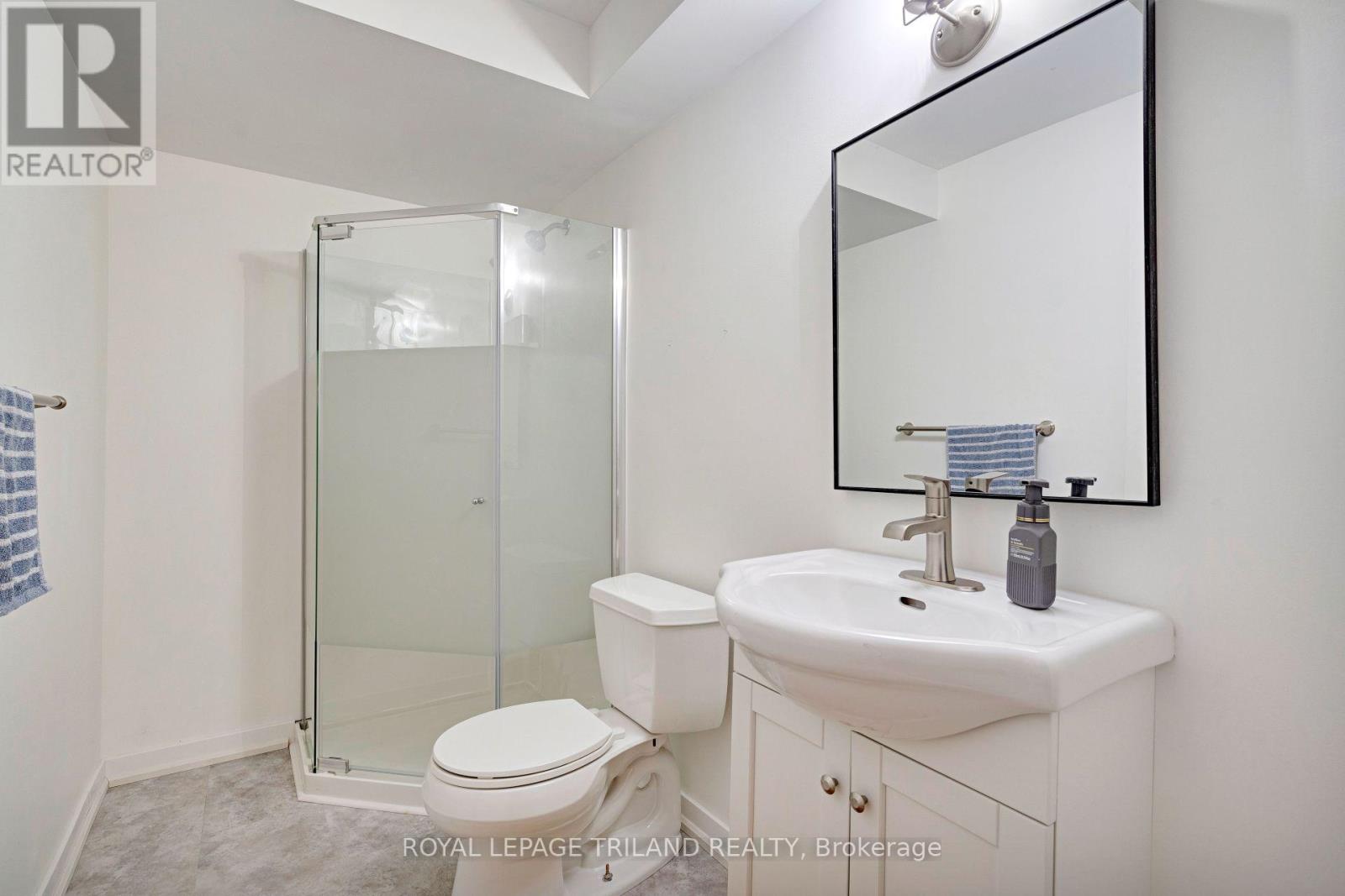 706 Bennett Crescent, Strathroy-Caradoc, Ontario  N0L 1W0 - Photo 41 - X12838618