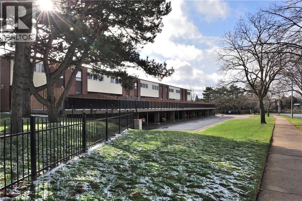 17 Gibson Drive Unit# 2, Kitchener, Ontario  N2B 2P3 - Photo 3 - 40790776