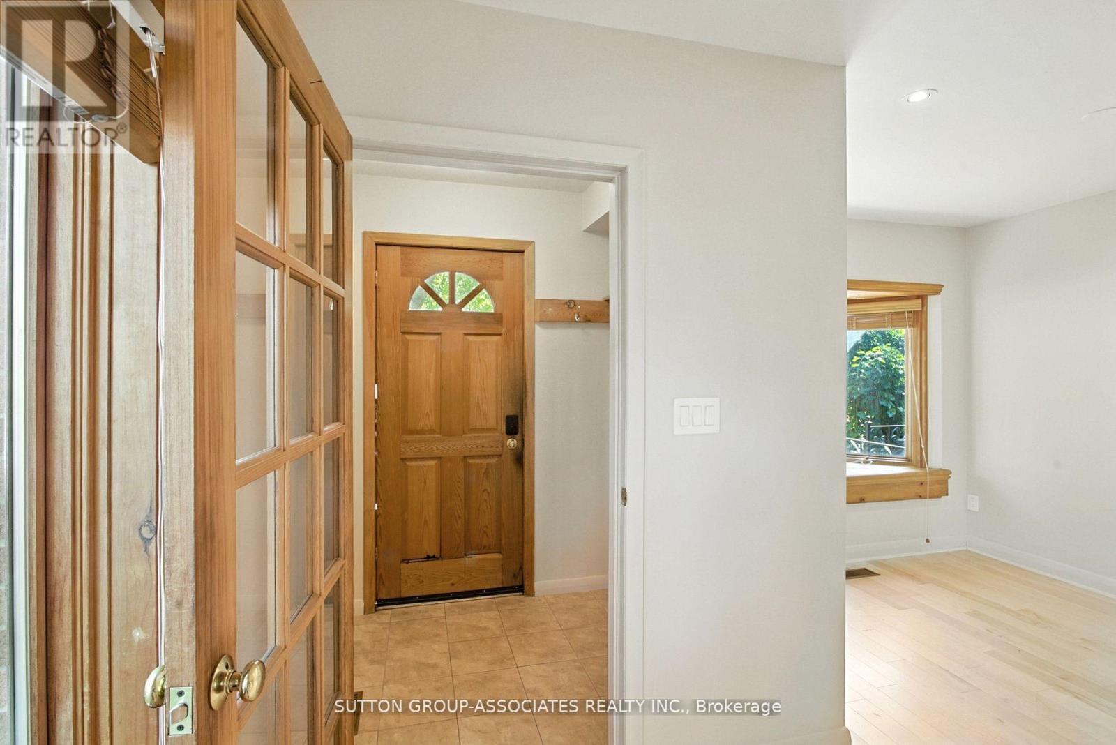 250 Robert Street, Toronto, Ontario  M5S 2K7 - Photo 3 - C12840586