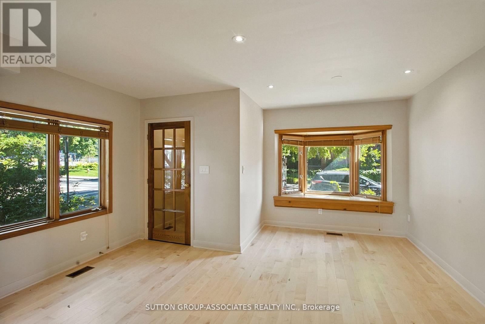 250 Robert Street, Toronto, Ontario  M5S 2K7 - Photo 4 - C12840586