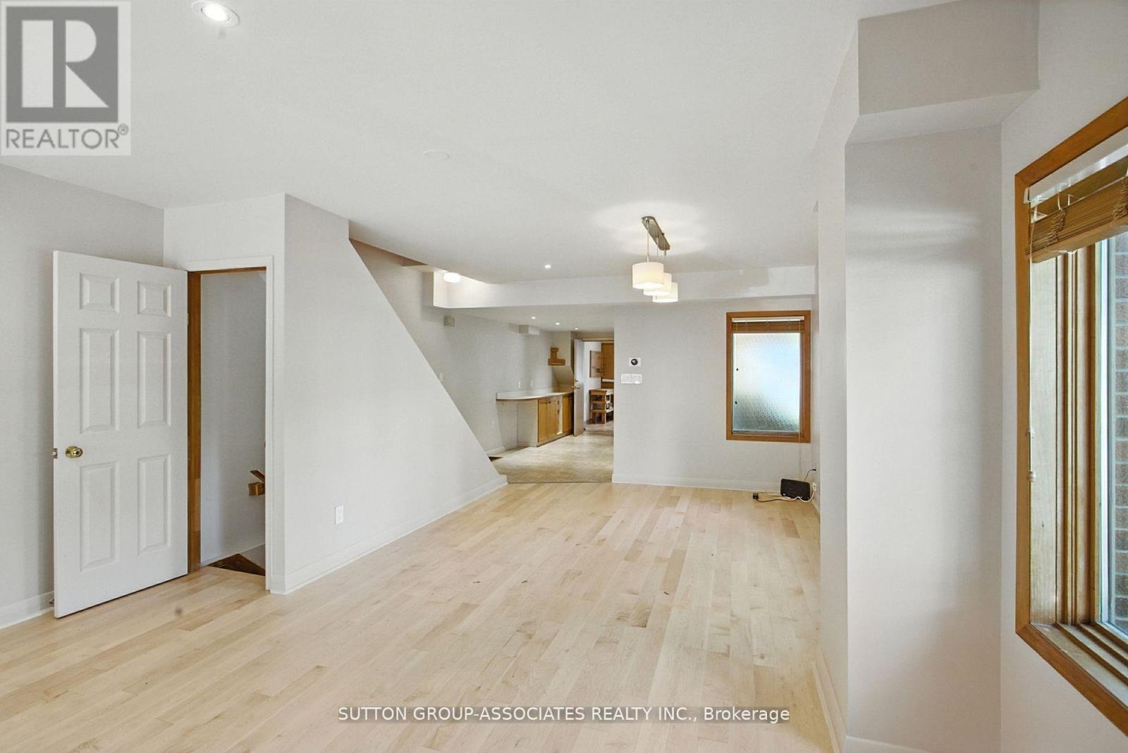 250 Robert Street, Toronto, Ontario  M5S 2K7 - Photo 5 - C12840586