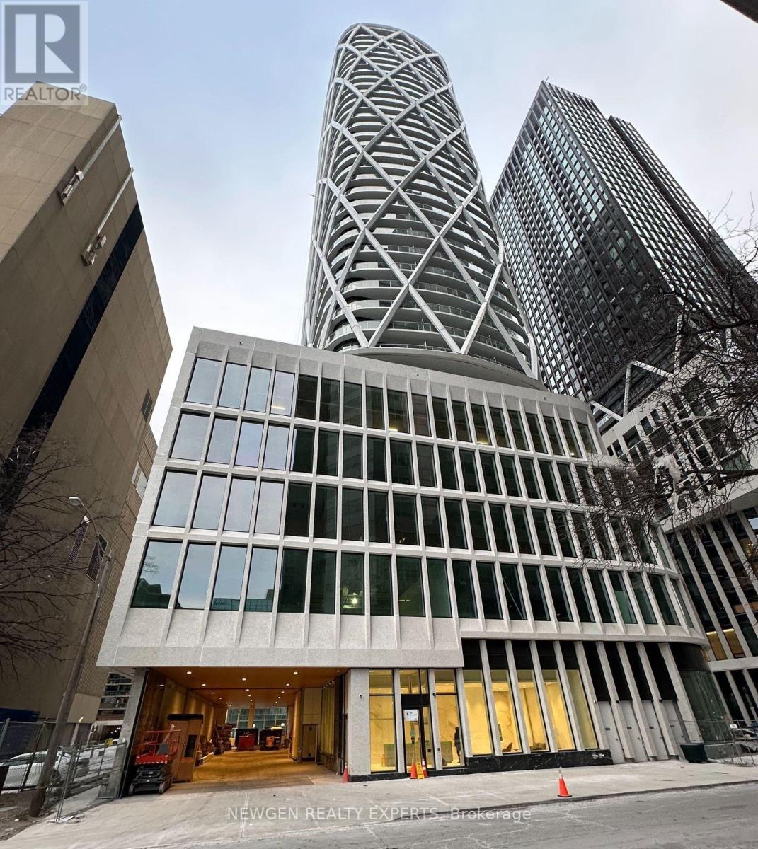 3316 - 230 Simcoe Street, Toronto, Ontario  M5T 0G7 - Photo 2 - C12840626