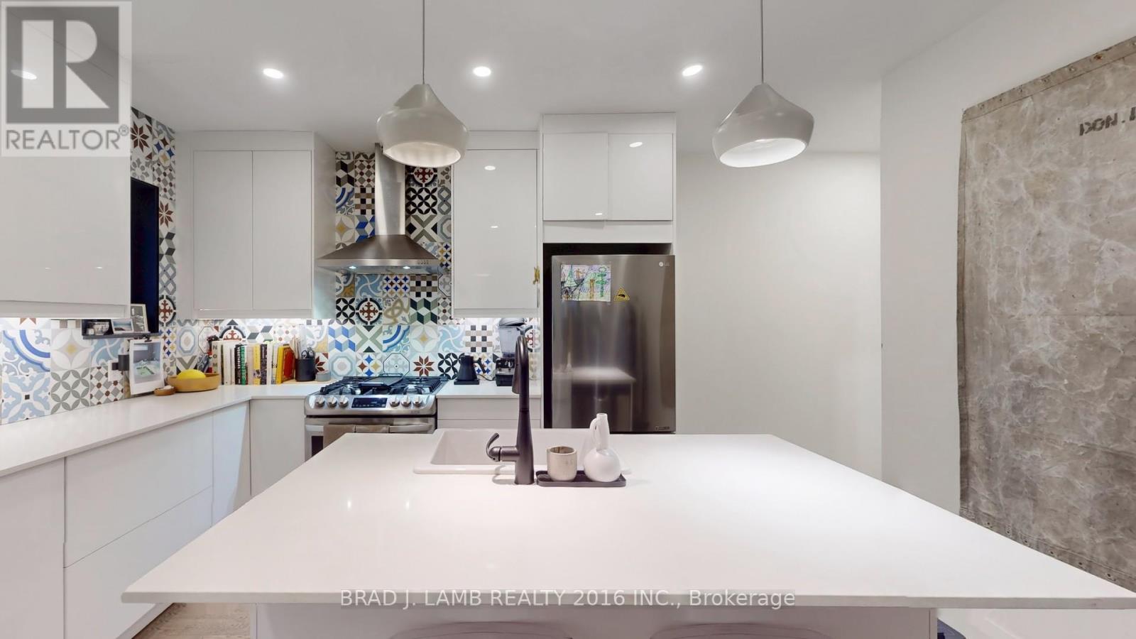 1558 A Davenport Road, Toronto, Ontario  M6H 2J1 - Photo 4 - C12840780